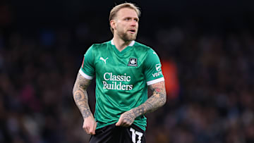 Tymoteusz Puchacz im Trikot von Plymouth Argyle