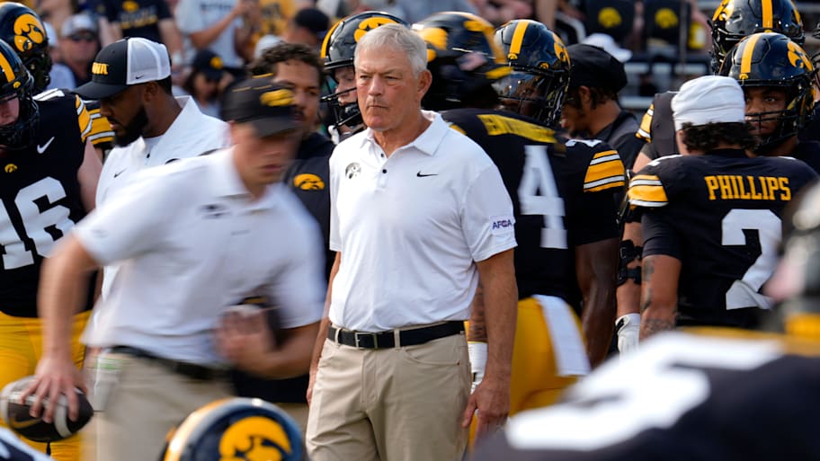 Iowa Hawkeyes head coach Kirk Ferentz watches his team warmup