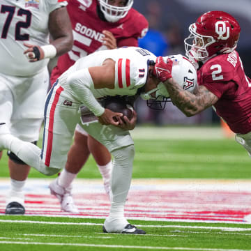 Oklahoma Sooners safety Billy Bowman Jr. (2) brings down Arizona Wildcats quarterback Noah Fifita 