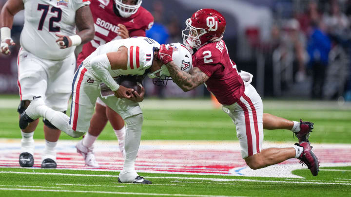 Oklahoma Sooners safety Billy Bowman Jr. (2) brings down Arizona Wildcats quarterback Noah Fifita 