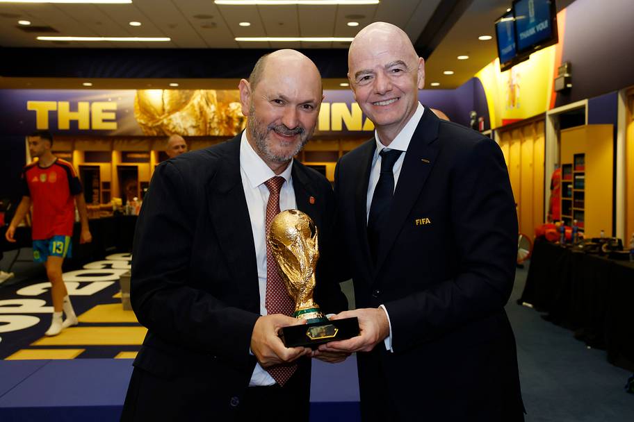 Rafael Louzán, Gianni Infantino