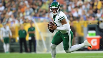 NY Jets quarterback Justin Fields