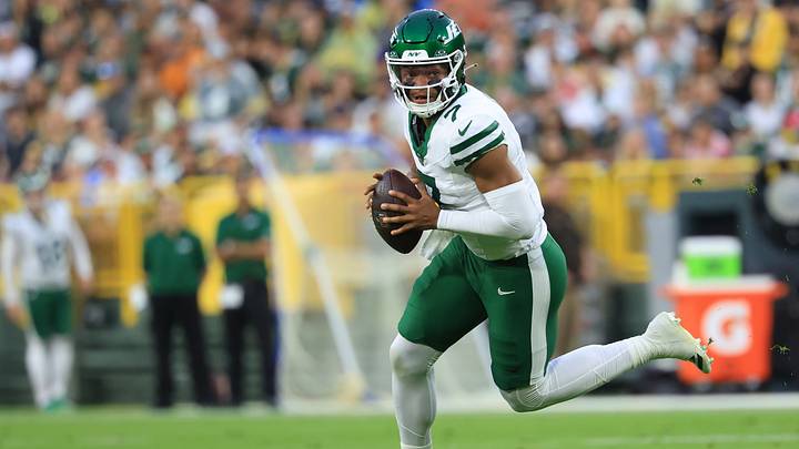 NY Jets quarterback Justin Fields