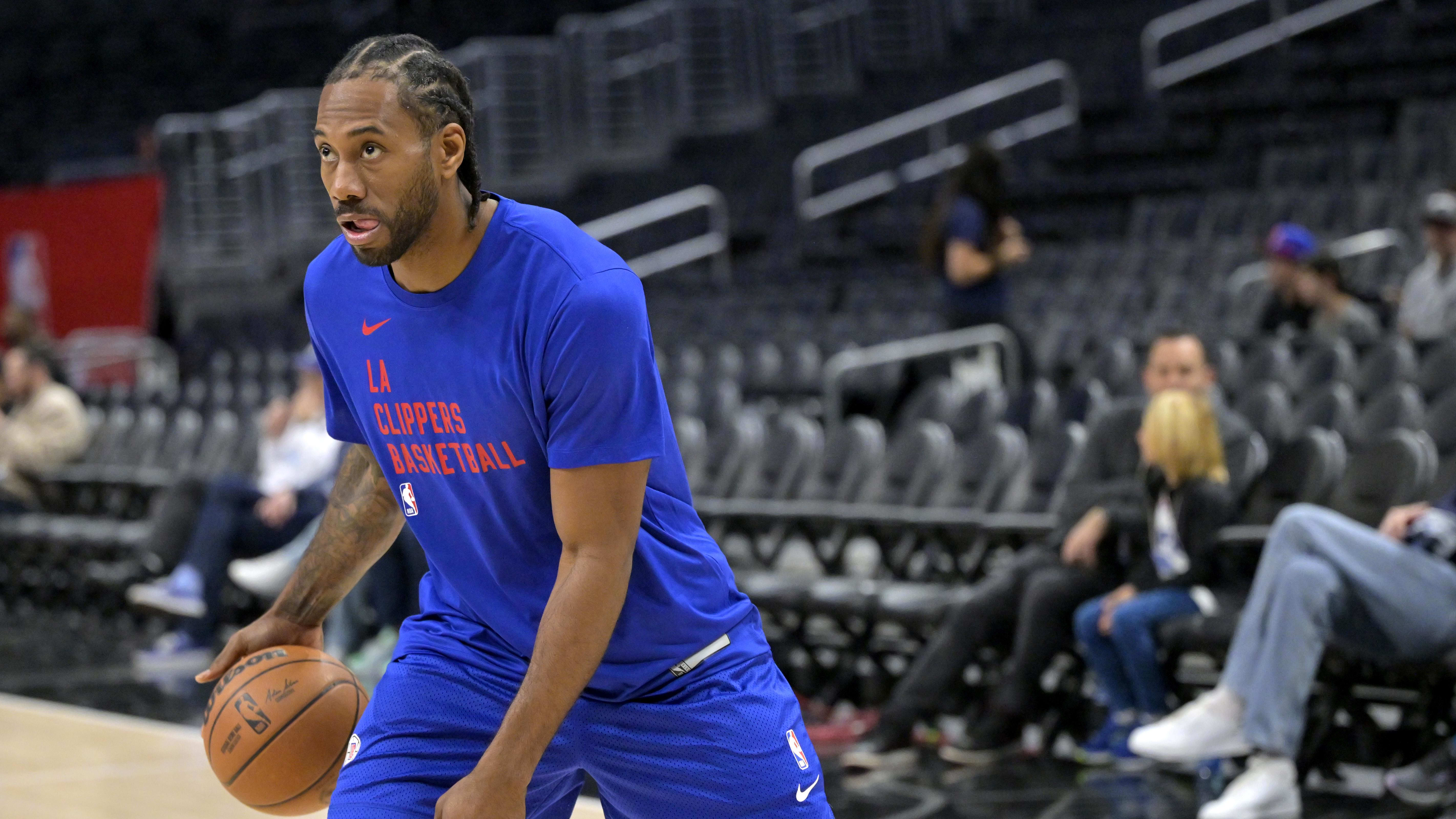 Mar 24, 2024; Los Angeles, California, USA;  LA Clippers forward Kawhi Leonard (2) warms up prior to