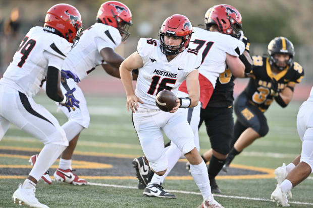 QB Brayden Turner (16), Monte Vista