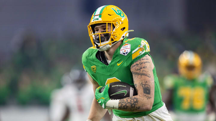 Jan 1, 2024; Glendale, AZ, USA; Oregon Ducks tight end Terrance Ferguson (3) against the Liberty Flames during the 2024 Fiesta Bowl at State Farm Stadium. Mandatory Credit: Mark J. Rebilas-USA TODAY Sports