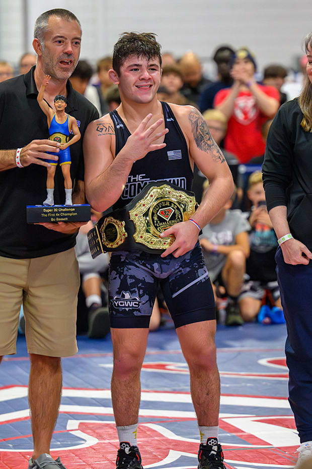Bo Bassett flashes four fingers in recognition of his four consecutive Super 32 titles.