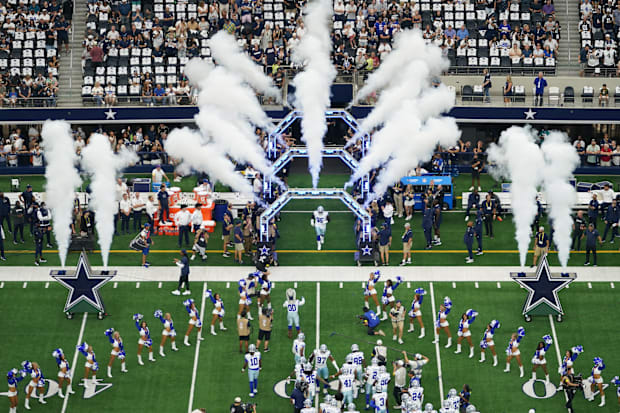 Dallas Cowboys defensive tackle Kenny Clark (95) takes the field prior to a game against the New York Giants.