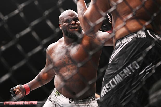 Derrick Lewis (red gloves) fights Rodrigo Nascimento (blue gloves) during UFC Fight Night at Enterprise Center. 