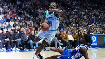 Charlotte Hornets, Sion James