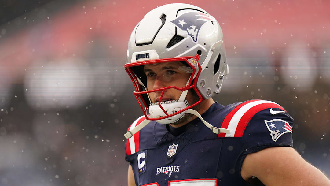 Dec. 14, 2025; Foxborough, Massachusetts, USA; New England Patriots tight end Hunter Henry (85) warms up before the start of the game against the Buffalo Bills at Gillette Stadium.