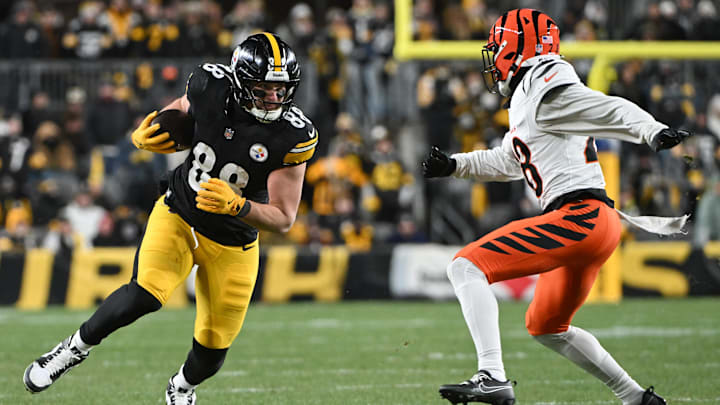 Jan 4, 2025; Pittsburgh, Pennsylvania, USA; Pittsburgh Steelers tight end Pat Freiermuth (88) runs the ball against Cincinnati Bengals cornerback Josh Newton (28) during the fourth quarter at Acrisure Stadium. Mandatory Credit: Barry Reeger-Imagn Images