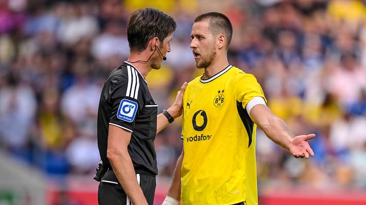 Zurzeit agiert Waldemar Anton als der BVB-Kapitän Zurzeit agiert Waldemar Anton als der BVB-Kapitän
