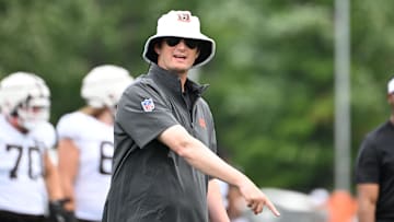 Aug 5, 2024; Cleveland Browns offensive coordinator Ken Dorsey during practice at the Browns training facility in Berea, Ohio. Mandatory Credit: Bob Donnan-Imagn Images