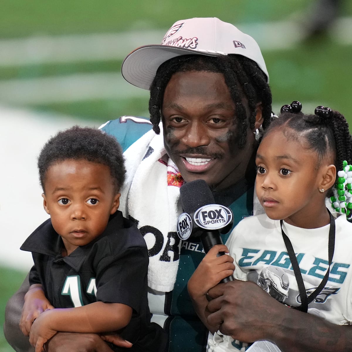 A.J. Brown fulfills promise to visit 10-year-old hero who saved sister in  Philly plan