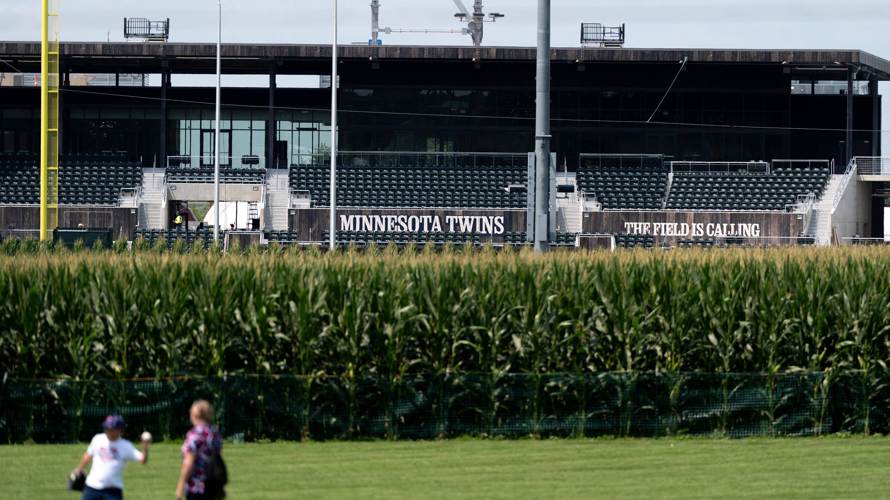 Field of Dreams ballpark dimensions could give these Phillies, Twins hitters an edge