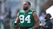 New York Jets defensive end Solomon Thomas warms up during training camp at Atlantic Health Jets Training Center. 