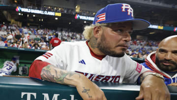 Yadier Molina se mostró furioso por no poder revisar una jugada polémica en primera base 