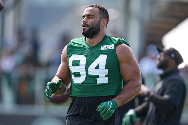 New York Jets defensive end Solomon Thomas warms up during training camp at Atlantic Health Jets Training Center. 