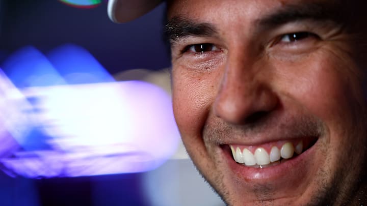 Checo sonríe tras ocho meses de espera y negociaciones con Cadillac. Al final, firmó por dos años con el equipo estadounidense 