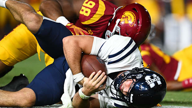 USC Trojans defensive end Devan Thompkins