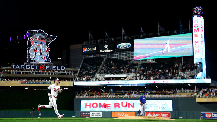 Ryan Jeffers caps of Twins wild 5 HR night with epic bat flip (Video)