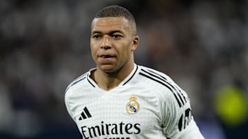 Mbappé enfrenta problema no tornozelo, mas deve jogar o El Clásico