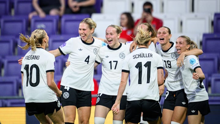 Mit welchen Spielerinnen reisen die DFB-Frauen in die Schweiz? Mit welchen Spielerinnen reisen die DFB-Frauen in die Schweiz?