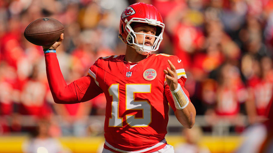 Patrick Mahomes led the Chiefs to a dominant 31–0 win over the Raiders in Week 7.