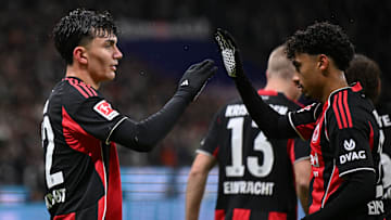 Zwei SGE-Jungstars unter sich: Can Uzun (l.) und Nathaniel Brown (r.)