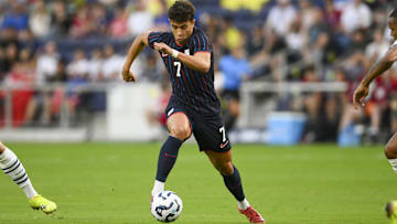 Quinn Sullivan dribbles the ball for the USMNT in a loss to Switzerland