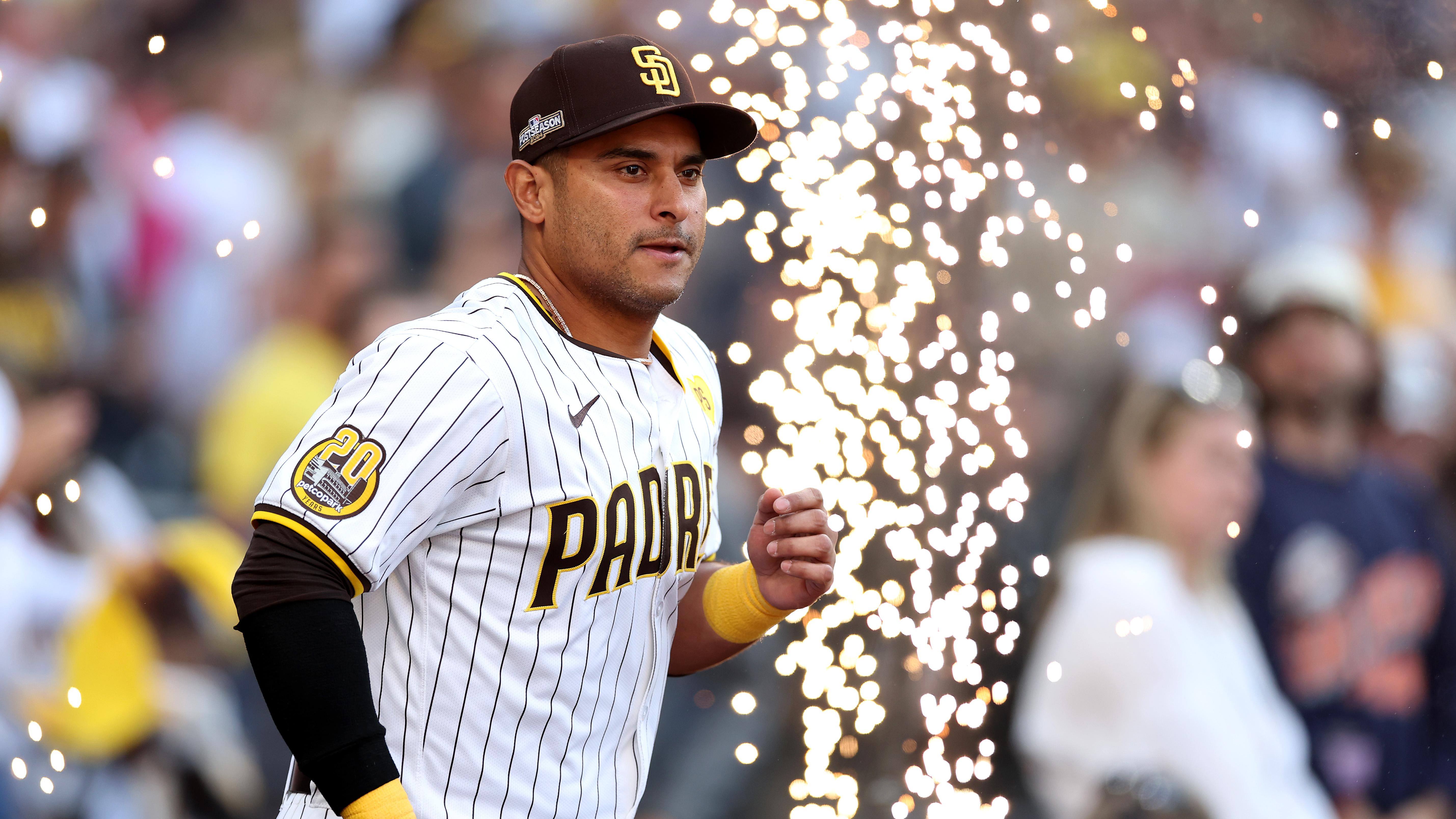 Mariners Sign Veteran Infielder Solano for $3.5 Million