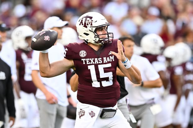 Texas A&M Aggies quarterback Conner Weigman (15) warms up prior to the game against the Notre Dame Fighting Irish.