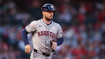 Alex Bregman sigue disponible en la agencia libre