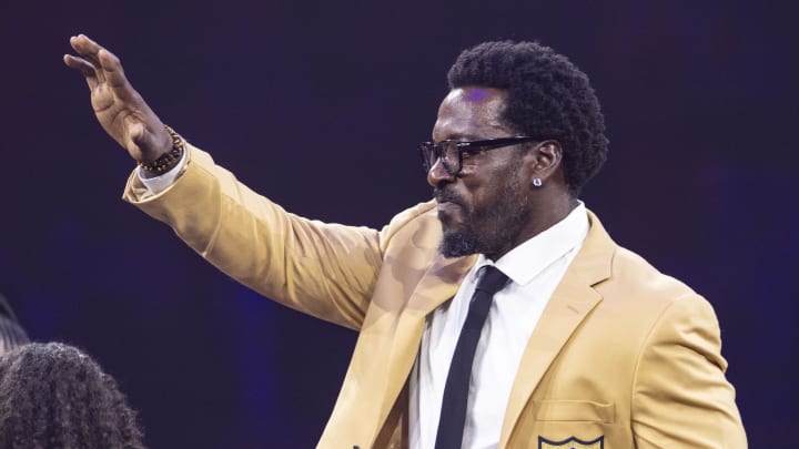 Aug 2, 2024; Canton, OH, USA; Patrick Willis waves to the crowd after receiving his gold jacket at the 2024 Pro Football Hall of Fame Enshrines gold jacket dinner at Canton Memorial Civic Center. Mandatory Credit: Scott Galvin-USA TODAY Sports