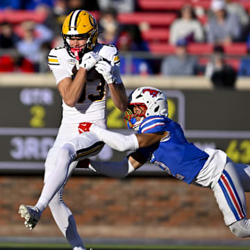 Cal''s Trond Grizzell makes a catch in last year's loss to SMU