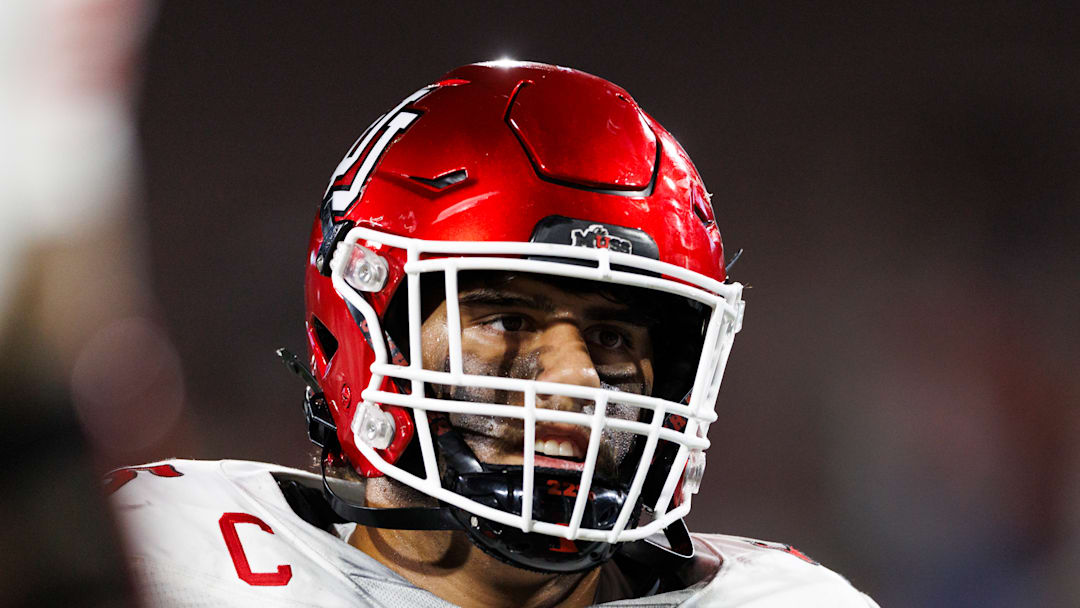 Utah offensive tackle Spencer Fano