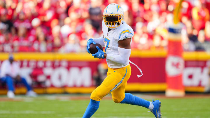 Oct 22, 2023; Kansas City, Missouri, USA; Los Angeles Chargers tight end Gerald Everett (7) runs with the ball during the first half against the Kansas City Chiefs at GEHA Field at Arrowhead Stadium. Mandatory Credit: Jay Biggerstaff-USA TODAY Sports