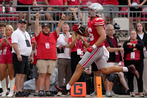 Linebacker runs into end zone after interception for a TD.