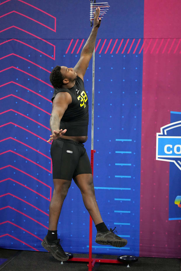 Kentucky defensive lineman Deone Walker participates in drills during the NFL Combine at Lucas Oil Stadium