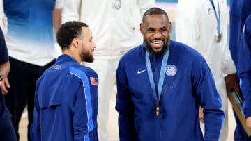 Tras ayudar al Team USA a ganar el Oro en París, algunos creen que Stephen Curry y LeBron James pueden ser compañeros de equipo en los Lakers