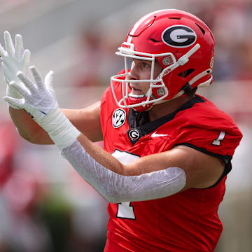Sep 6, 2025; Athens, Georgia, USA; Georgia Bulldogs tight end Lawson Luckie (7) prepares for a game against the Austin Peay Governors at Sanford Stadium. Mandatory Credit: Brett Davis-Imagn Images