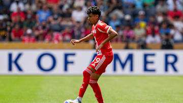Adam Aznou set to leave Bayern Munich to join Everton.