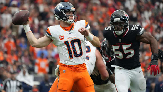 Denver Broncos quarterback Bo Nix (10) throws against Houston Texans defensive end Danielle Hunter (55).
