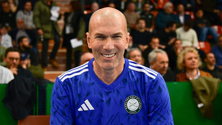 Zinédine Zidane espère devenir sélectionneur. Zinédine Zidane espère devenir sélectionneur.