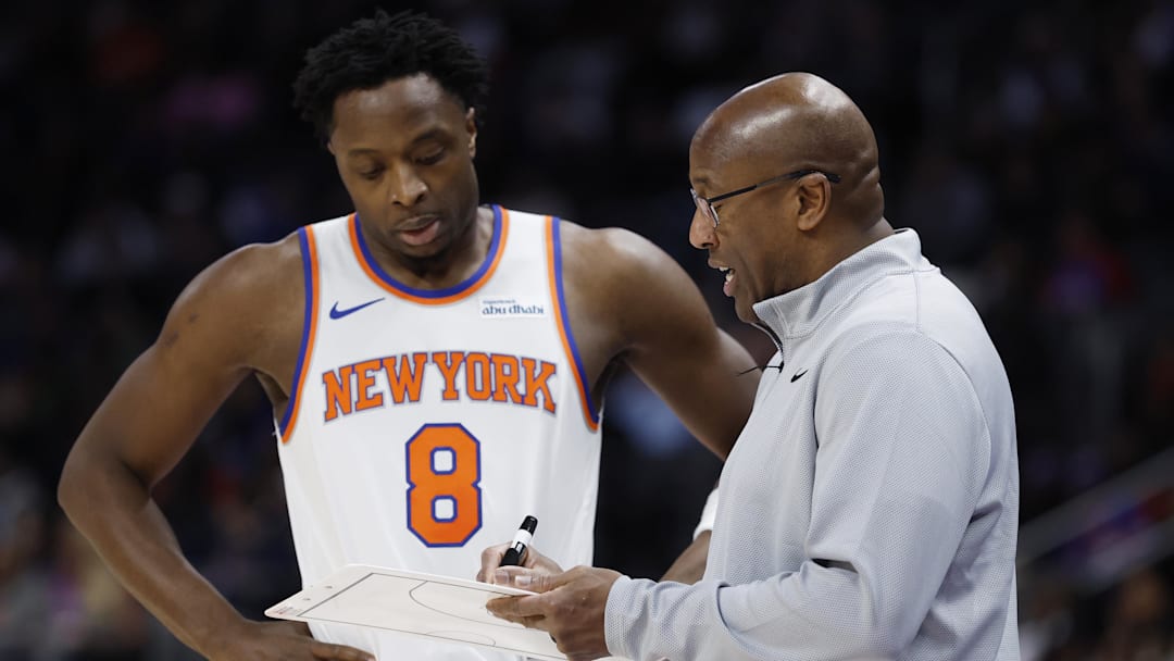 Jan 5, 2026; Detroit, Michigan, USA;  New York Knicks head coach Mike Brown talks to forward Og Anunoby (8) in the first half against the Detroit Pistons at Little Caesars Arena. Mandatory Credit: Rick Osentoski-Imagn Images