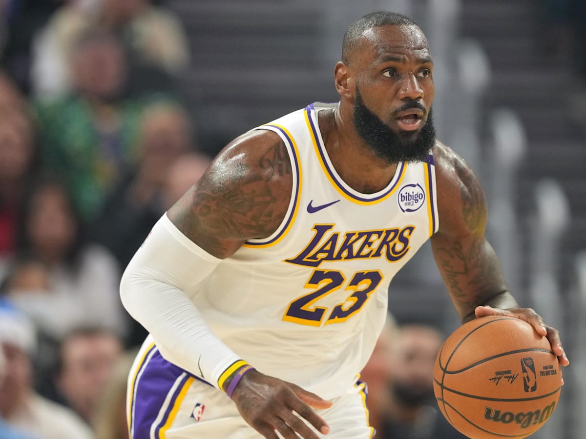 スポーツ LeBron James NBA BALLERS Zuru NBA Ballers LeBron James White Jersey + Court Piece+