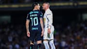 El chileno Diego Valdés (América) se encaró con Arturo Ortiz (Pumas).