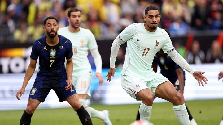 Maxence Lacroix va connaître sa première sélection avec les Bleus. Maxence Lacroix va connaître sa première sélection avec les Bleus.