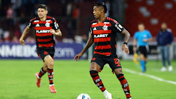 Flamengo volta a campo neste domingo (27) contra o Corinthians